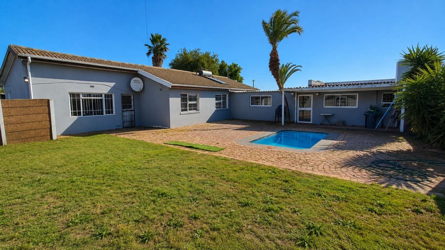 4 Bedroom Property for Sale in Windsor Park Estate Western Cape